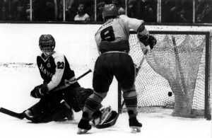 Miroslav Stavjaňa právě střílí první gól. jedna.jpg