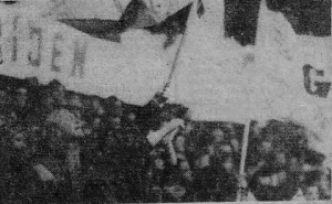 fanoušci Gottwaldova se svými vlajkami 232.jpg